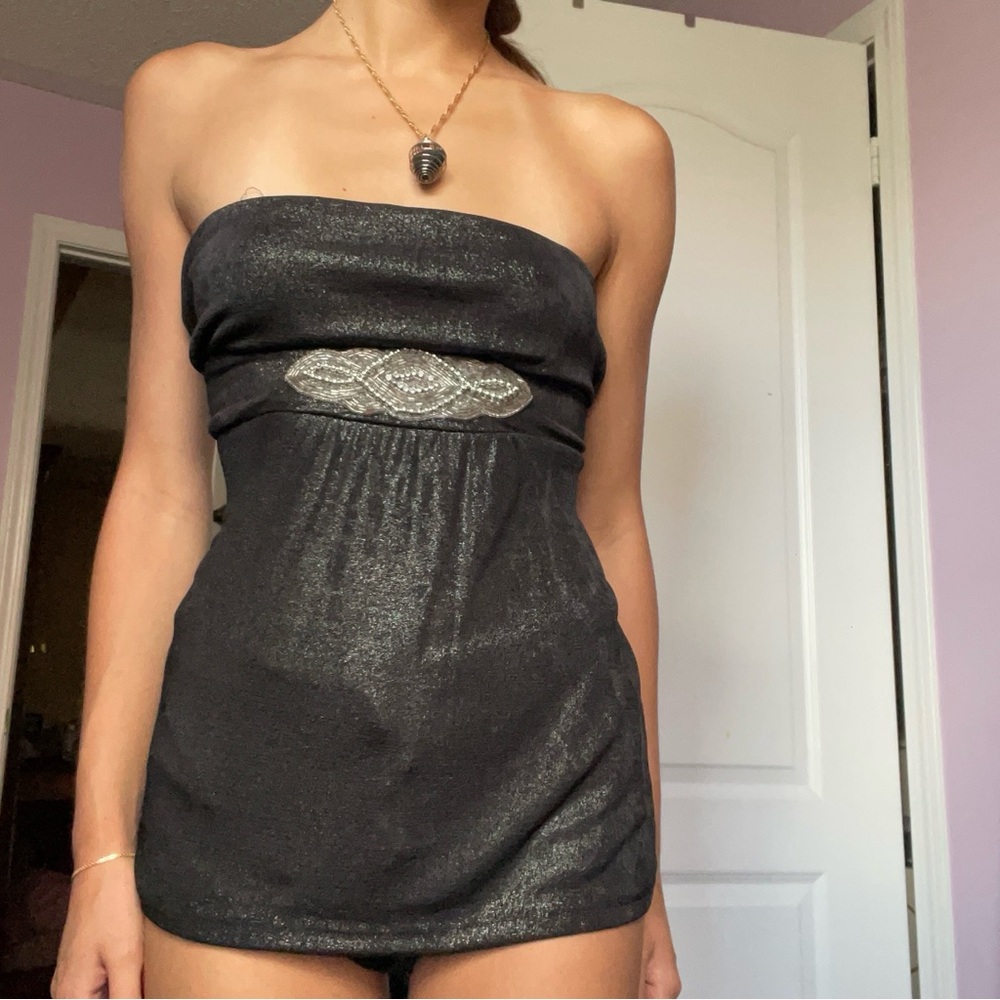 Y2k black and silver strapless top 🖤
